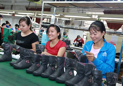 Ngành da giày cần nâng cao tỉ lệ nội địa hóa để gia tăng giá trị sản phẩm xuất khẩu Ảnh: Vĩnh Tùng