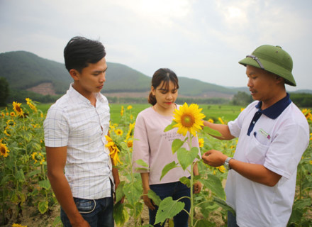 
Từ nông trại thầy Đức đã giúp cho nhiều sinh viên có kiến thức thực tiễn để ra trường dễ dàng xin việc. Ảnh: NGUYỄN ĐẮC THÀNH.
