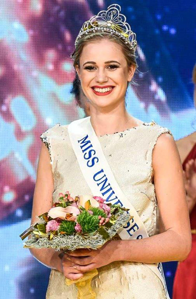 Cận cảnh cô gái Úc đăng quang Hoa hậu Slovenia - Ảnh 1.