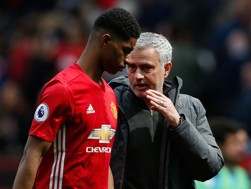 Tiền đạo trẻ Rashford trở thành niềm hy vọng số 1 trên hàng công M.U khi HLV Mourinho mất Ibrahimovic đến hết năm 2017 Ảnh: REUTERS