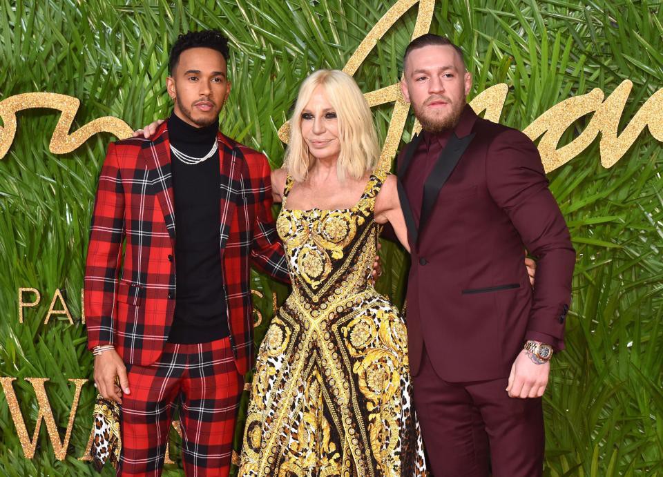 Bồ cũ Ronaldo thân mật Hamilton tại sự kiện thời trang - Ảnh 2. Bồ cũ Ronaldo thân mật Hamilton tại sự kiện thời trang - Ảnh 2.