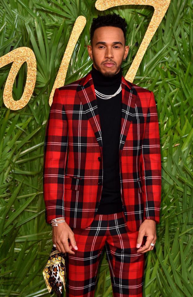 Bồ cũ Ronaldo thân mật Hamilton tại sự kiện thời trang - Ảnh 4. Bồ cũ Ronaldo thân mật Hamilton tại sự kiện thời trang - Ảnh 4.