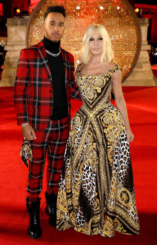 Bồ cũ Ronaldo thân mật Hamilton tại sự kiện thời trang - Ảnh 10. Bồ cũ Ronaldo thân mật Hamilton tại sự kiện thời trang - Ảnh 10.