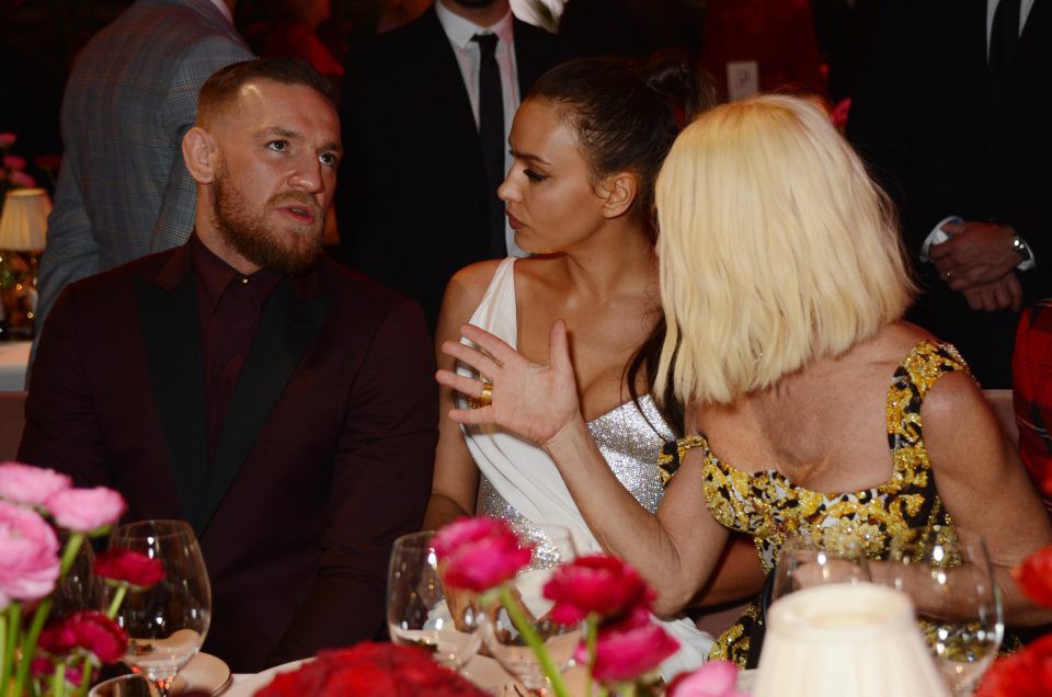 Bồ cũ Ronaldo th&acirc;n mật Hamilton tại sự kiện thời trang - Ảnh 11.