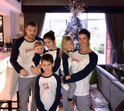 Sao b&oacute;ng đ&aacute; n&ocirc; nức đ&oacute;n Gi&aacute;ng sinh - Ảnh 12.