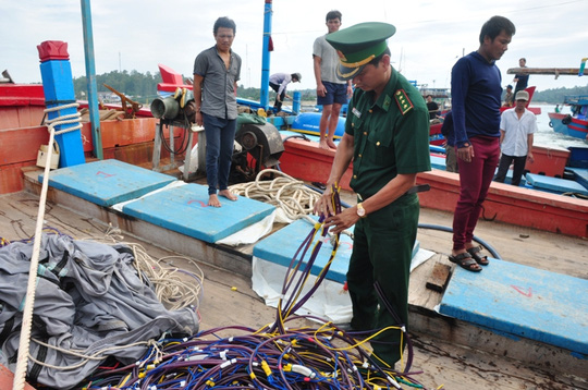 Tàu Trung Quốc tấn công, đâm chìm tàu cá của ngư dân Việt Nam - Ảnh 1.