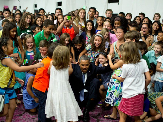 Ông Obama gây sốt với ảnh bế em bé Alaska - Ảnh 3.