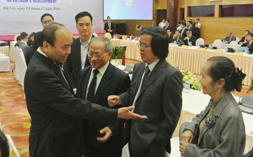 Lần đầu tiên, Thủ tướng Nguyễn Xuân Phúc làm việc với Tổ Tư vấn kinh tế - Ảnh 1. Lần đầu tiên, Thủ tướng Nguyễn Xuân Phúc làm việc với Tổ Tư vấn kinh tế - Ảnh 1.