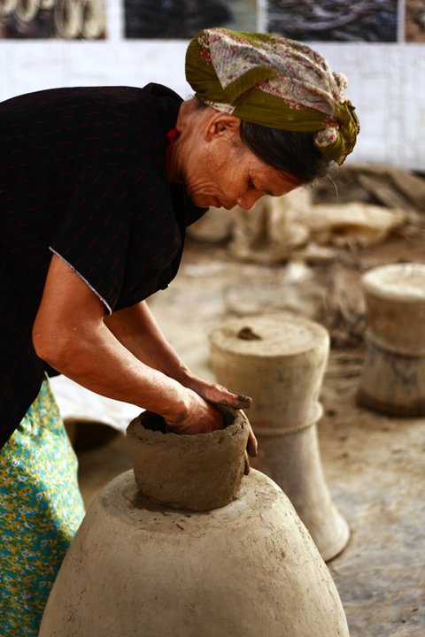 Độc đáo nghệ thuật làm gốm ở Bàu Trúc - Ảnh 1.