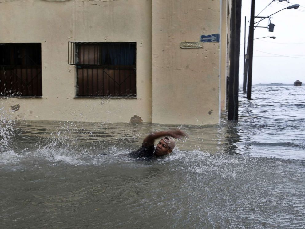 Bão Irma đã đến Mỹ, sóng cao 6 m vẫn ập vào Cuba - Ảnh 2.