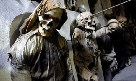 Bí mật những xác ướp trong hầm mộ Capuchin ở Italy - Ảnh 1.