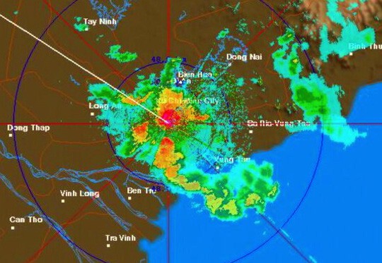 Bão số 14 gây mưa to gió lớn ở TP HCM - Ảnh 12.