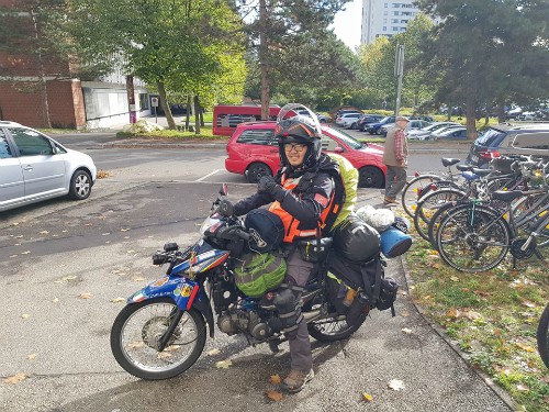 Chàng trai Việt đi xe máy đến Paris tiết lộ tổng kinh phí - Ảnh 2.