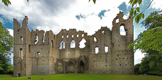 Bức tường đố kỵ và scandal tình ái thế kỷ 18 ở Ireland - Ảnh 1. Bức tường đố kỵ và scandal tình ái thế kỷ 18 ở Ireland - Ảnh 1.