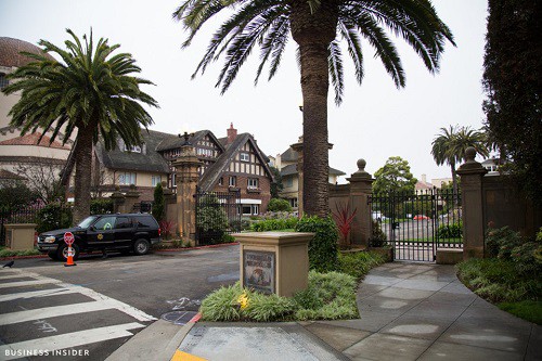 Cận cảnh khu phố nhà giàu tại Mỹ từng bị bán với giá 90.000 USD - Ảnh 1.