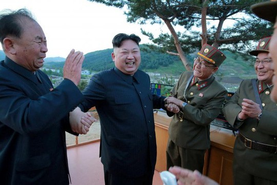 Mỹ trừng phạt 2 ngôi sao tên lửa của Triều Tiên - Ảnh 3.