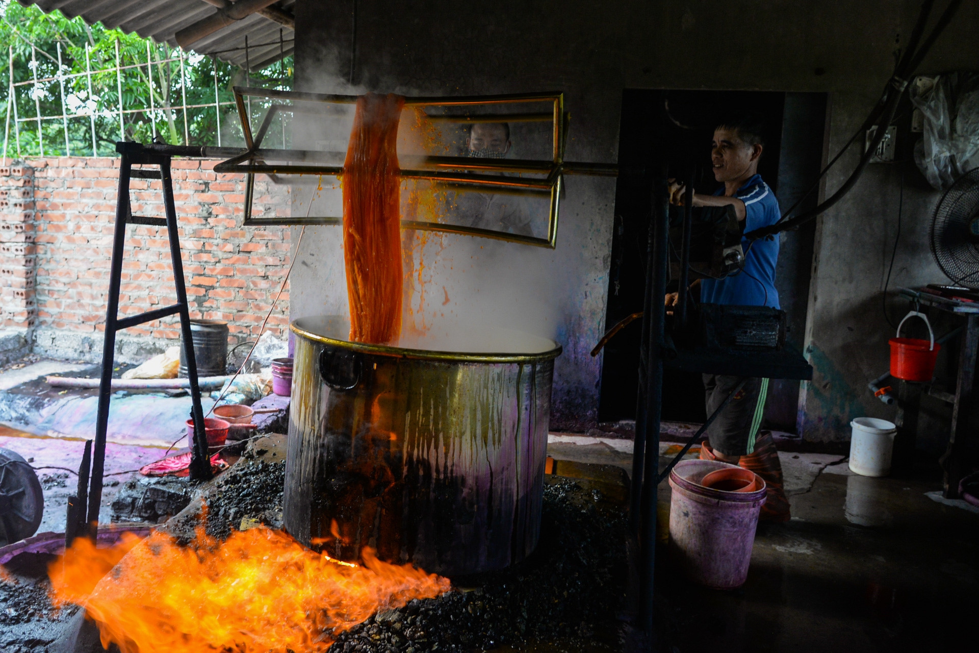 Gặp người làng lụa - nơi Khaisilk tuyên bố nhập hàng - Ảnh 12.