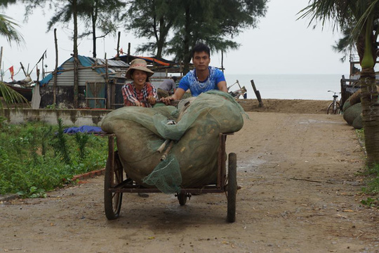 Miền Trung hối hả ứng phó siêu bão - Ảnh 33.