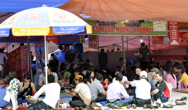 Những món ăn thử rồi ghiền tại chợ phiên Lào Cai - Ảnh 5. Những món ăn thử rồi ghiền tại chợ phiên Lào Cai - Ảnh 5.