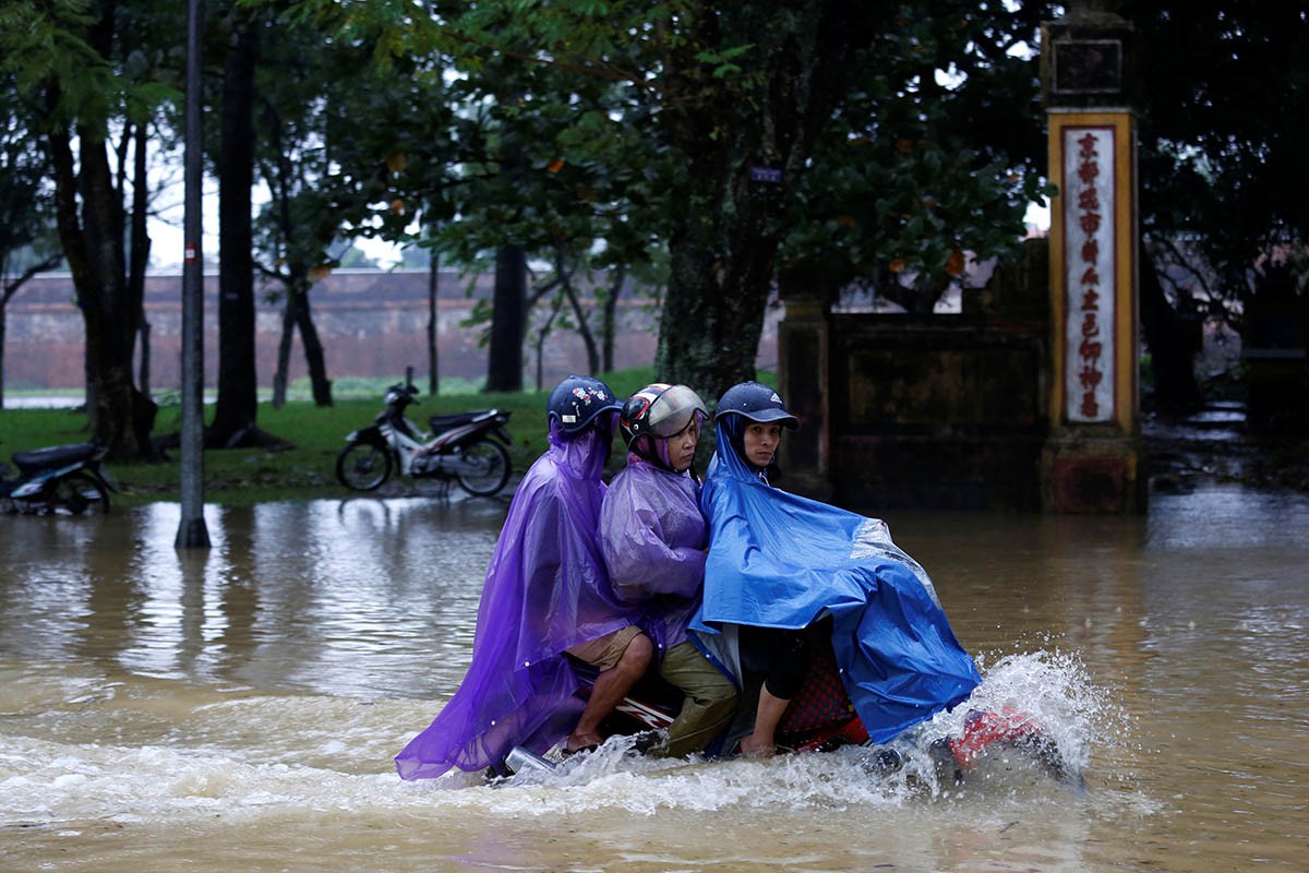 Hình ảnh lũ lụt miền Trung ngập tràn báo chí nước ngoài - Ảnh 8.