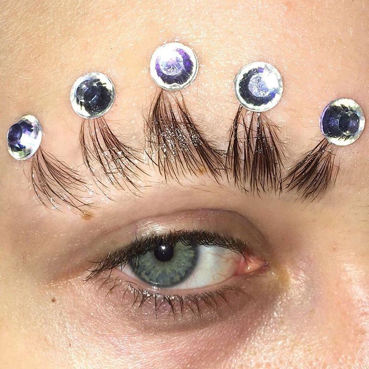 11 trào lưu vẽ lông mày điên rồ nhất năm 2017 - Ảnh 8. 11 trào lưu vẽ lông mày điên rồ nhất năm 2017 - Ảnh 8.