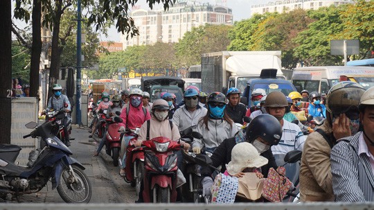 Người dân ùn ùn rời Sài Gòn, về quê nghỉ Tết Dương lịch - Ảnh 9.