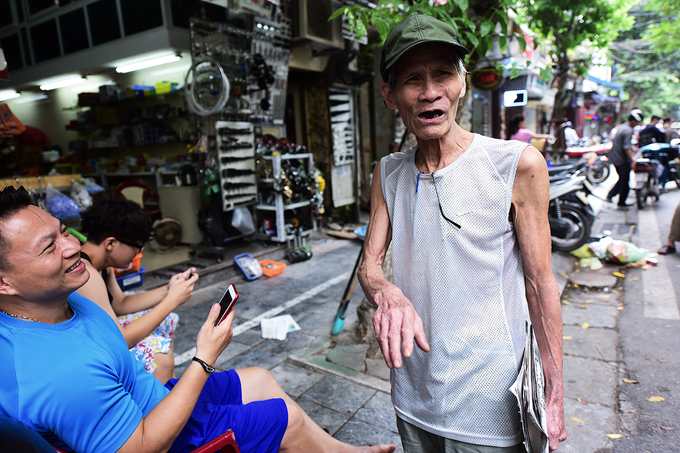 Hai người trong căn hộ 2 mét vuông ở Hà Nội! - Ảnh 10.