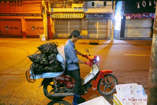 Chợ “độc” ở Sài Gòn, gần nửa thế kỷ chỉ bán một mặt hàng lúc nửa đêm  - Ảnh 10.