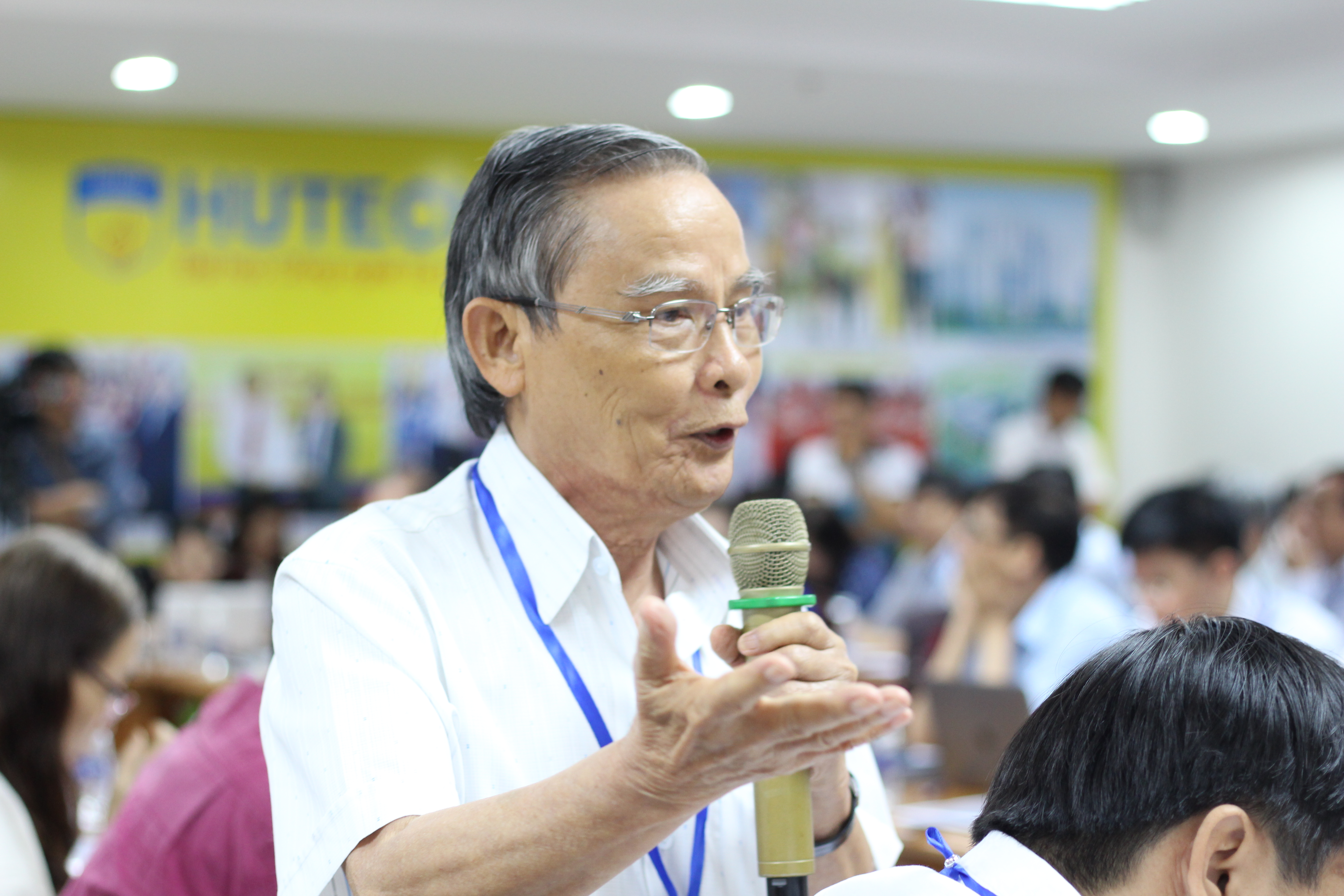 Đại biểu phát biểu ở hội thảo