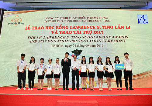 Trao 375 suất học bổng Lawrence S.Tingcho học sinh - sinh viên xuất sắc - Ảnh 1. Trao 375 suất học bổng Lawrence S.Tingcho học sinh - sinh viên xuất sắc - Ảnh 1.
