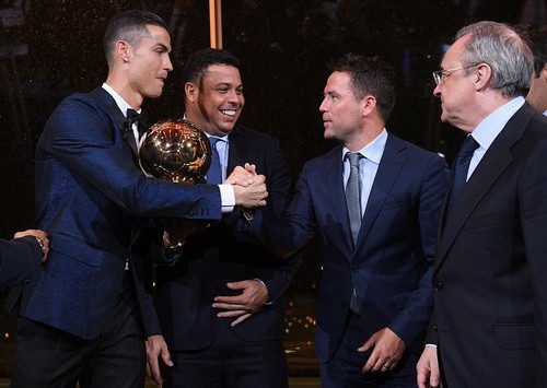 Vượt Messi và Neymar, Ronaldo đoạt Quả bóng vàng 2017 - Ảnh 4.