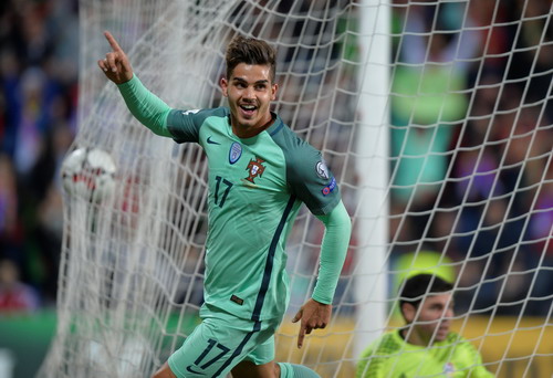 Ronaldo tỏa sáng, Bồ Đào Nha vẫn có nguy cơ bị loại - Ảnh 3.