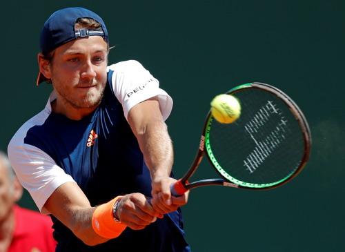 Lucas Pouille tranh bán kết với Vinolas