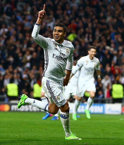 Casemiro dễ nhận thẻ phạt với lối đá quyết liệt