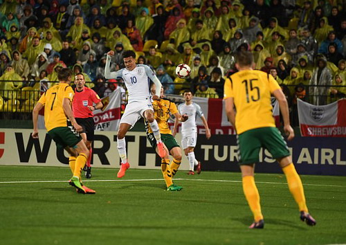 Anh, Đức bất bại, đại bàng trắng Ba Lan bay thẳng đến World Cup - Ảnh 1.