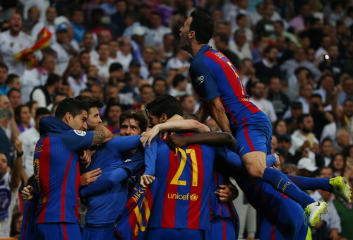 Niềm vui chiến thắng của Barcelona tại Bernabeu