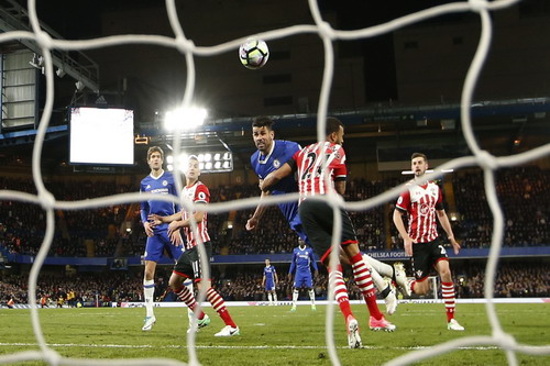 Diego Costa lập cú đúp, Chelsea củng co1 ngôi đầu bảng