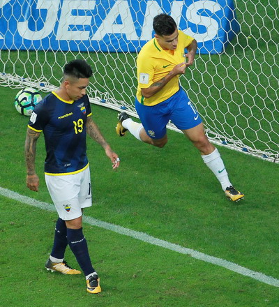 Coutinho tái xuất ấn tượng, Brazil lên ngôi số 1 Nam Mỹ - Ảnh 2.