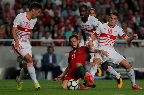 Ngược dòng ngoạn mục, Bồ Đào Nha đoạt vé đến World Cup - Ảnh 1.