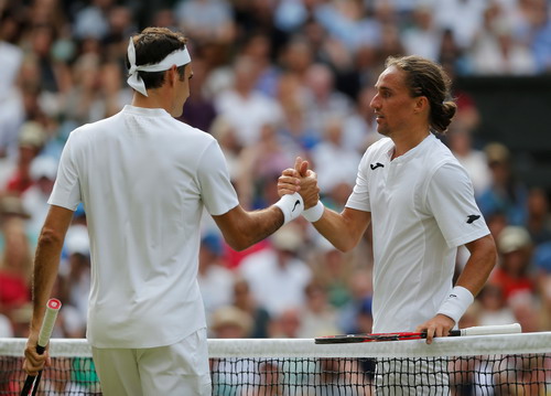 Federer tốc hành lập kỷ lục, Djokovic vào vòng 2 Wimbledon - Ảnh 3.