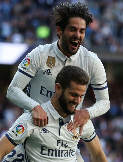 Isco (trên) và Nacho - tác giả hai bàn thắng cuối trận cho Real Madrid
