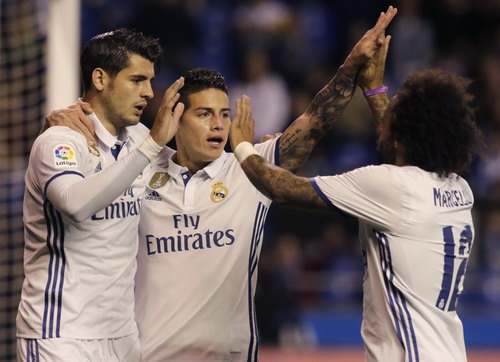 Morata (trái) và James ghi 3/6 bàn thắng cho Real Madrid