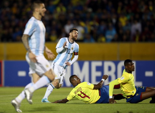 Lập hat-trick, Messi giành vé World Cup 2018 cho Argentina - Ảnh 4.