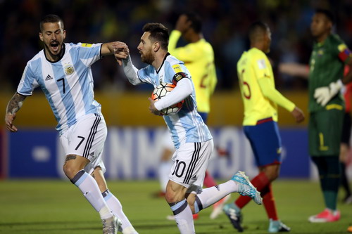 Lập hat-trick, Messi giành vé World Cup 2018 cho Argentina - Ảnh 5.