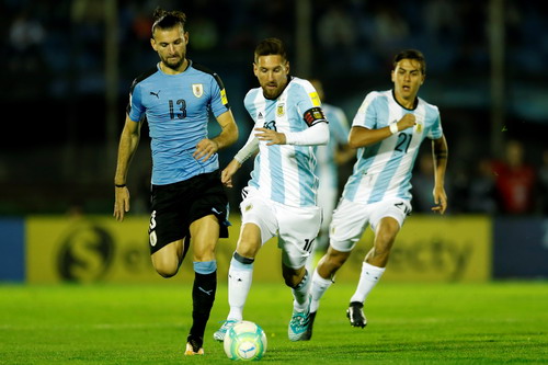 Messi tịt ngòi, Argentina vẫn khốn khó - Ảnh 2.