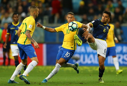 Coutinho tái xuất ấn tượng, Brazil lên ngôi số 1 Nam Mỹ - Ảnh 3.