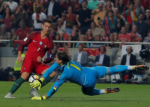 Ngược dòng ngoạn mục, Bồ Đào Nha đoạt vé đến World Cup - Ảnh 4.