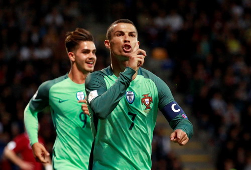 Pháp gục ngã phút bù giờ, Ronaldo giành 3 điểm cho Bồ Đào Nha - Ảnh 7.