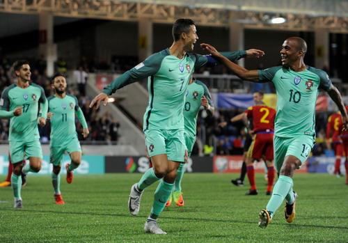 Ronaldo tỏa sáng, Bồ Đào Nha vẫn có nguy cơ bị loại - Ảnh 2.