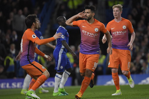 Aguero gỡ hòa 1-1 cho Man City